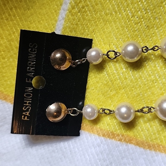 NWT Vintage Faux Pearl Chandelier Gold Tone Earrings for pierced ears - Picture 2 of 6